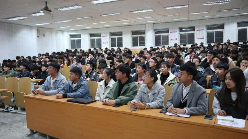 D:\桌面\11.04\11.04\信息速递榜样凝聚力量，奋斗铸造辉煌——三亿体育学习宣讲会\照片\微信图片_20201104222208.jpg微信图片_20201104222208